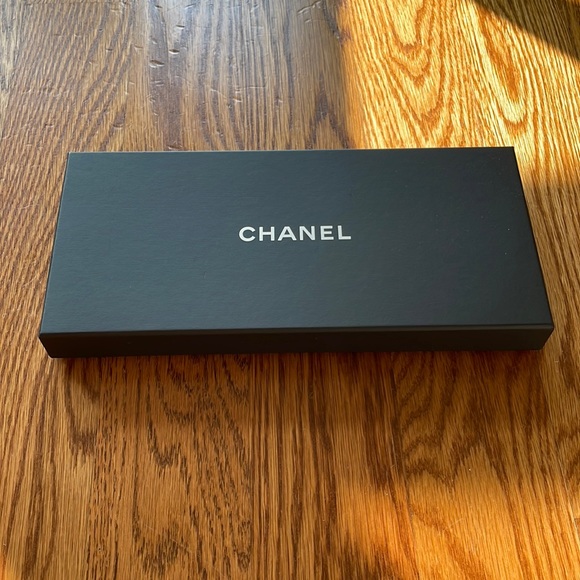 NEW Chanel Cashmere Winter Gloves in Navy Blue and Shimmer - Picture 4 of 4